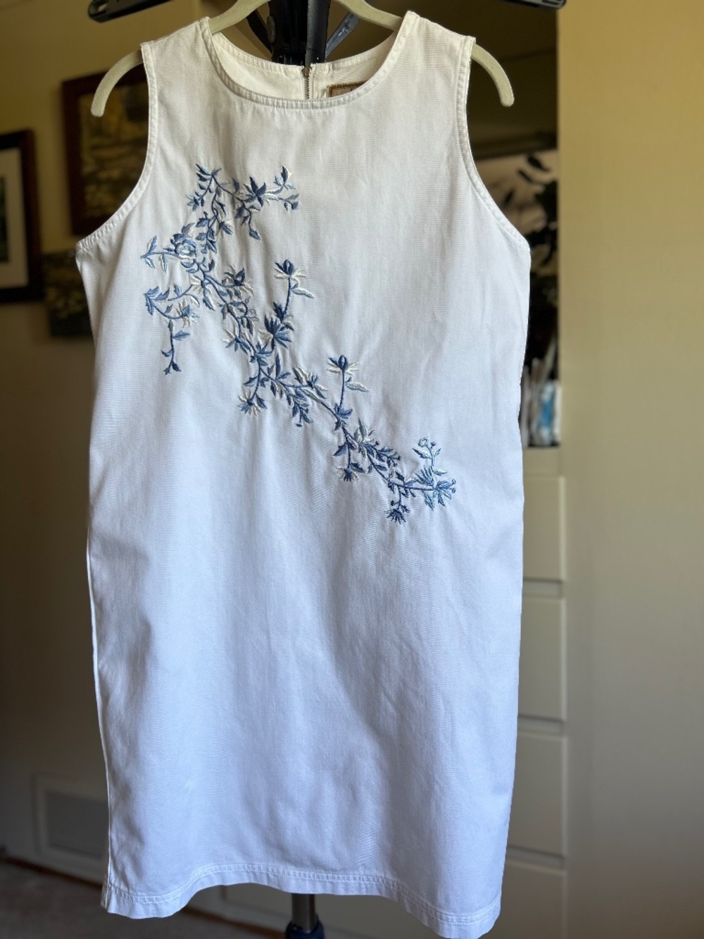 AMI White Embroidered Summer Shift